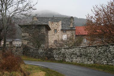 La maison forte des Breux à Mézères